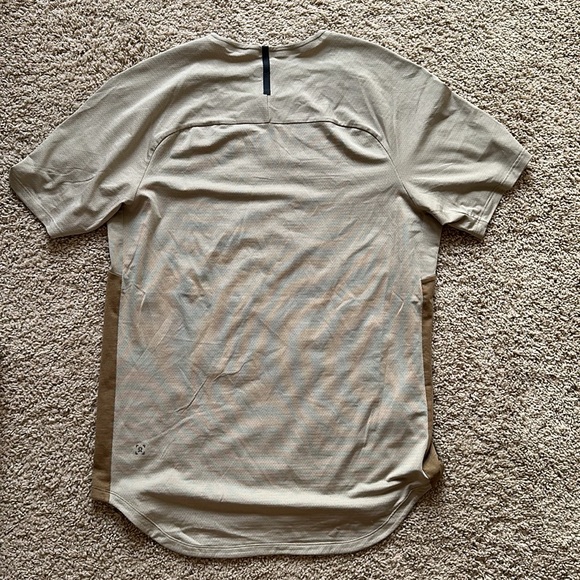 Lululemon Men’s workout tee size M - Picture 2 of 4